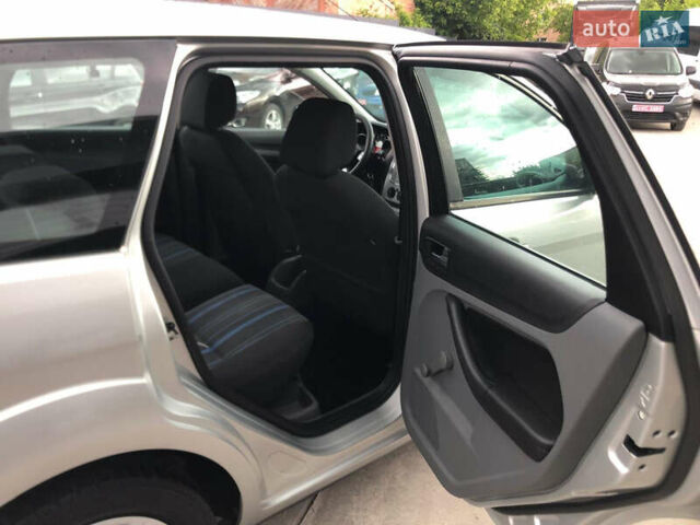 Форд Фокус 2008 у Рівному на Automoto.ua Сірий Форд Фокус, об'ємом двигуна 1.6 л та пробігом 223 тис. км за 5600 $, фото 25 на Automoto.ua