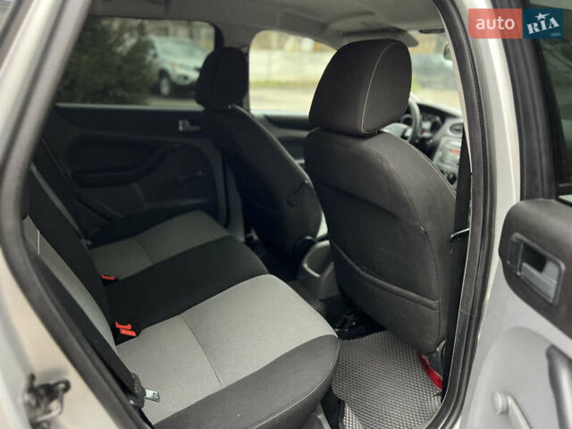 Серый Форд Фокус, объемом двигателя 1.6 л и пробегом 264 тыс. км за 4150 $, фото 45 на Automoto.ua