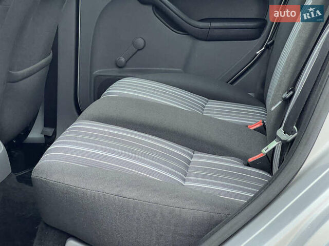 Серый Форд Фокус, объемом двигателя 1.56 л и пробегом 221 тыс. км за 5500 $, фото 12 на Automoto.ua