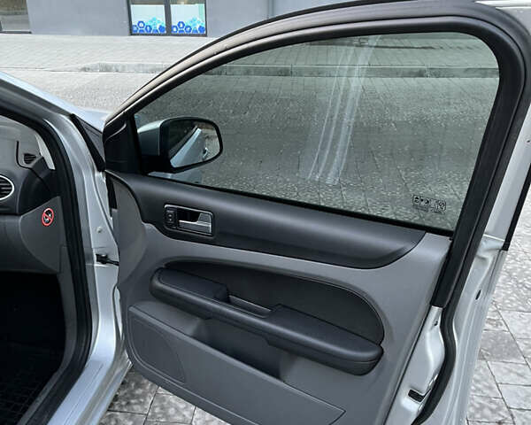 Серый Форд Фокус, объемом двигателя 2 л и пробегом 293 тыс. км за 6300 $, фото 9 на Automoto.ua