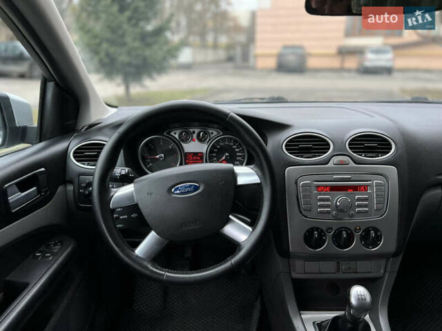 Серый Форд Фокус, объемом двигателя 1.6 л и пробегом 264 тыс. км за 4150 $, фото 15 на Automoto.ua