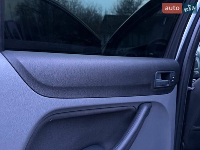 Серый Форд Фокус, объемом двигателя 1.8 л и пробегом 208 тыс. км за 5850 $, фото 11 на Automoto.ua