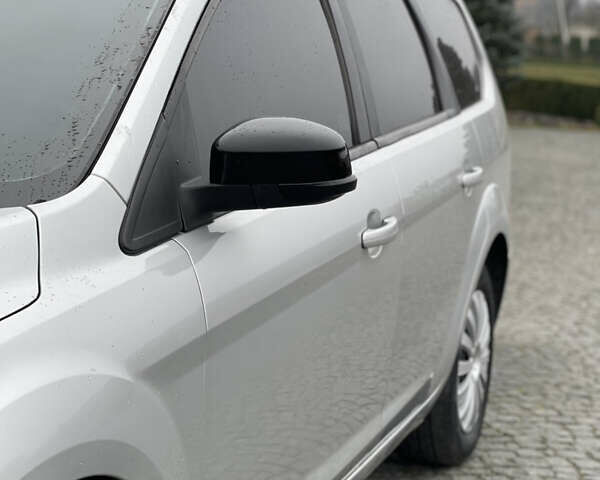 Серый Форд Фокус, объемом двигателя 1.6 л и пробегом 315 тыс. км за 4650 $, фото 15 на Automoto.ua