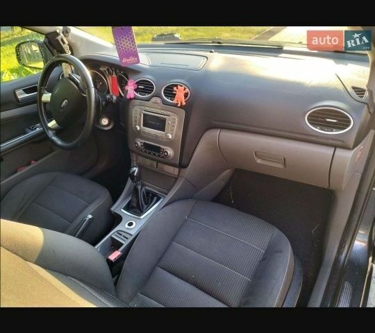 Серый Форд Фокус, объемом двигателя 1.6 л и пробегом 270 тыс. км за 5400 $, фото 6 на Automoto.ua