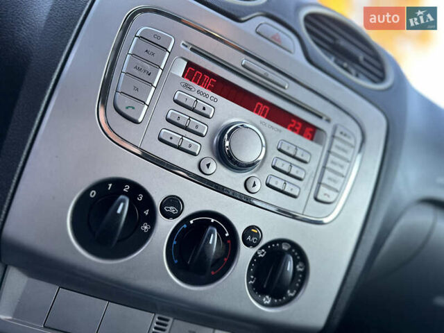 Серый Форд Фокус, объемом двигателя 1.6 л и пробегом 210 тыс. км за 5200 $, фото 46 на Automoto.ua