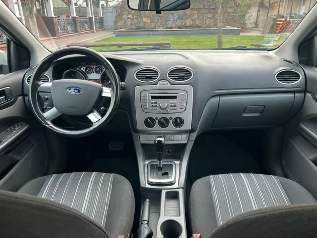 Серый Форд Фокус, объемом двигателя 1.6 л и пробегом 165 тыс. км за 6450 $, фото 4 на Automoto.ua