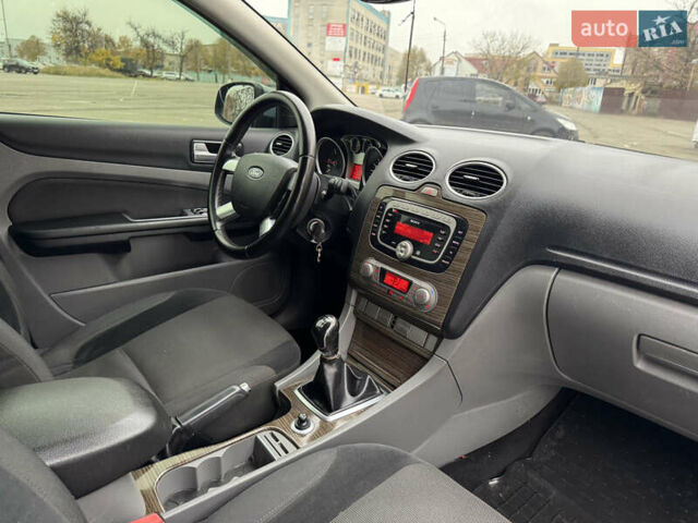 Серый Форд Фокус, объемом двигателя 1.6 л и пробегом 306 тыс. км за 4800 $, фото 23 на Automoto.ua