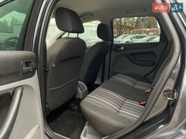 Серый Форд Фокус, объемом двигателя 1.56 л и пробегом 330 тыс. км за 5890 $, фото 33 на Automoto.ua