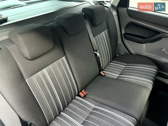 Сірий Форд Фокус, об'ємом двигуна 1.6 л та пробігом 165 тис. км за 6499 $, фото 75 на Automoto.ua