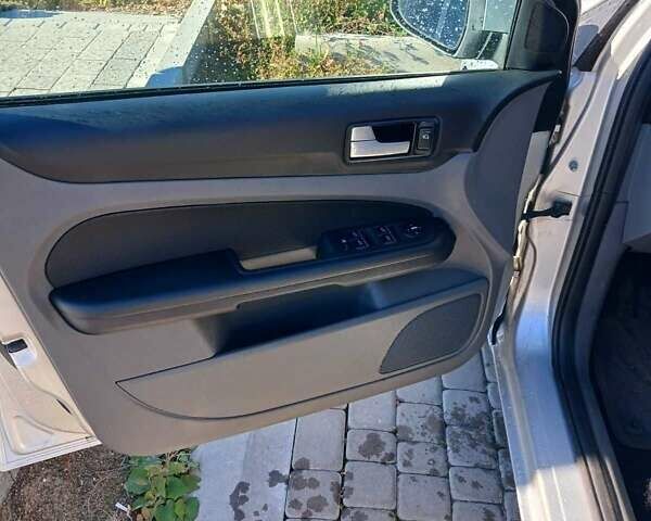 Сірий Форд Фокус, об'ємом двигуна 1.6 л та пробігом 318 тис. км за 5200 $, фото 11 на Automoto.ua