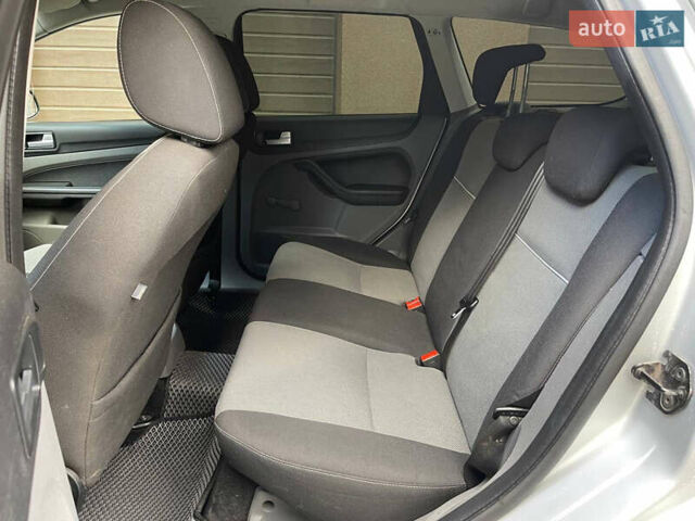 Серый Форд Фокус, объемом двигателя 1.6 л и пробегом 264 тыс. км за 3900 $, фото 13 на Automoto.ua