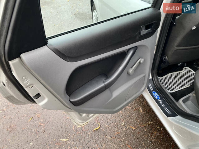 Серый Форд Фокус, объемом двигателя 1.56 л и пробегом 312 тыс. км за 5800 $, фото 18 на Automoto.ua