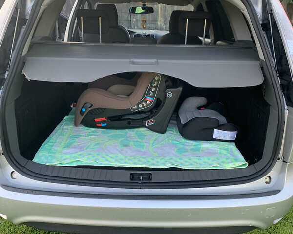 Сірий Форд Фокус, об'ємом двигуна 1.6 л та пробігом 216 тис. км за 5300 $, фото 4 на Automoto.ua