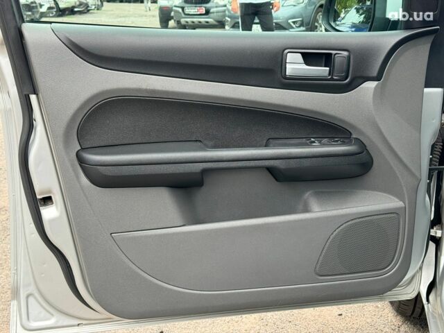 Форд Фокус 2008 в Виннице на Automoto.ua Серый Форд Фокус, объемом двигателя 1.6 л и пробегом 251 тыс. км за 4890 $, фото 15 на Automoto.ua