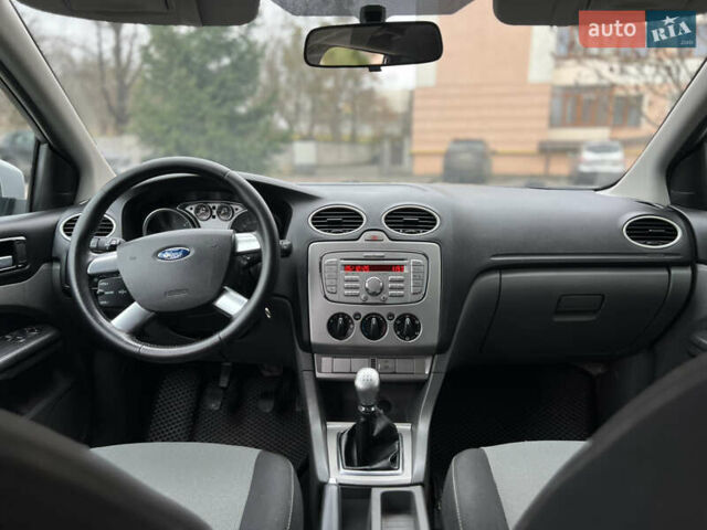 Серый Форд Фокус, объемом двигателя 1.6 л и пробегом 264 тыс. км за 4150 $, фото 11 на Automoto.ua