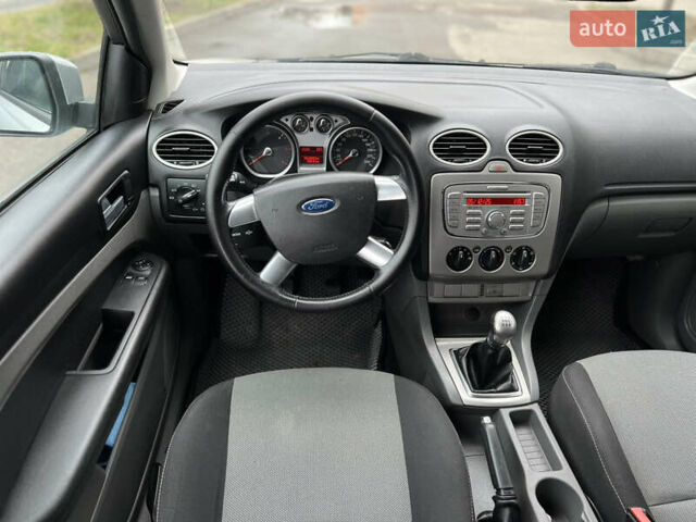 Серый Форд Фокус, объемом двигателя 1.6 л и пробегом 264 тыс. км за 4150 $, фото 27 на Automoto.ua