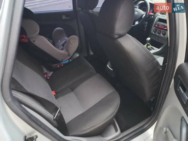 Сірий Форд Фокус, об'ємом двигуна 1.56 л та пробігом 271 тис. км за 4850 $, фото 10 на Automoto.ua