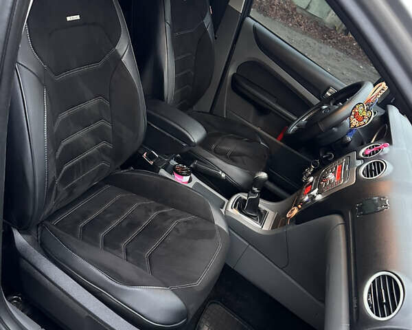 Серый Форд Фокус, объемом двигателя 1.6 л и пробегом 337 тыс. км за 5000 $, фото 23 на Automoto.ua