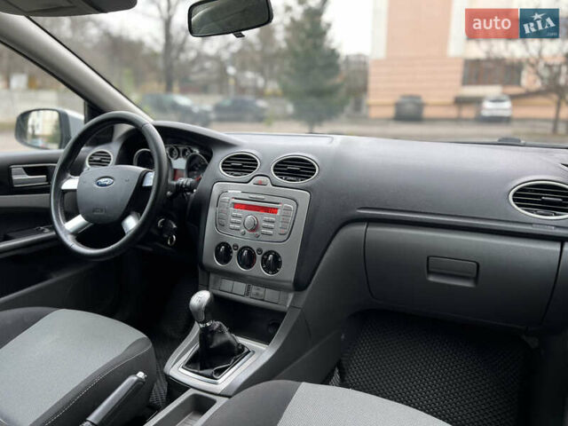 Серый Форд Фокус, объемом двигателя 1.6 л и пробегом 264 тыс. км за 4150 $, фото 48 на Automoto.ua