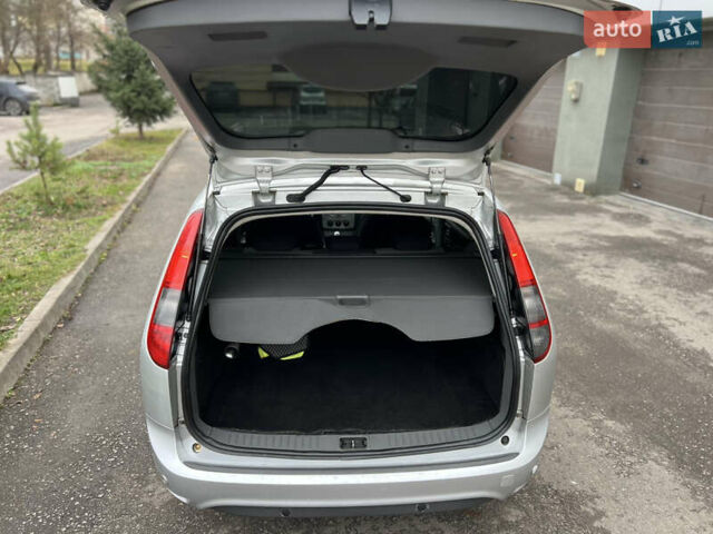 Серый Форд Фокус, объемом двигателя 1.6 л и пробегом 264 тыс. км за 4150 $, фото 30 на Automoto.ua