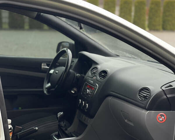 Серый Форд Фокус, объемом двигателя 1.6 л и пробегом 315 тыс. км за 4650 $, фото 26 на Automoto.ua