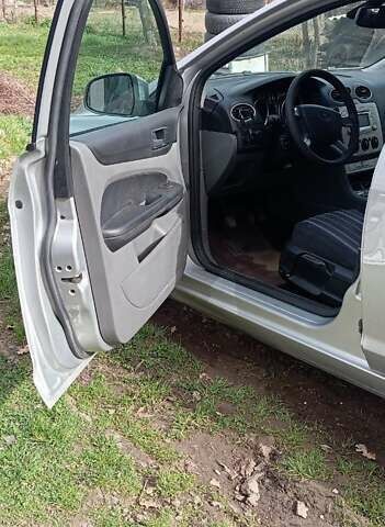 Серый Форд Фокус, объемом двигателя 1.6 л и пробегом 241 тыс. км за 4900 $, фото 6 на Automoto.ua