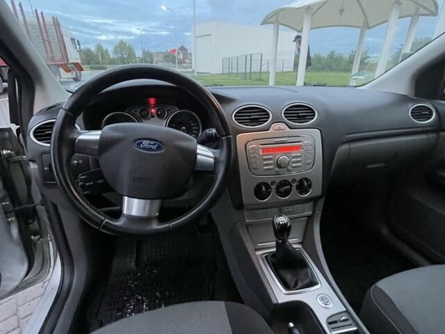 Серый Форд Фокус, объемом двигателя 1.6 л и пробегом 208 тыс. км за 5800 $, фото 3 на Automoto.ua