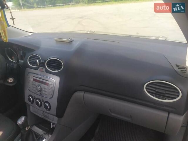 Сірий Форд Фокус, об'ємом двигуна 1.6 л та пробігом 280 тис. км за 4900 $, фото 16 на Automoto.ua