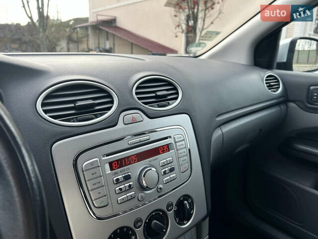 Сірий Форд Фокус, об'ємом двигуна 1.6 л та пробігом 165 тис. км за 6499 $, фото 68 на Automoto.ua