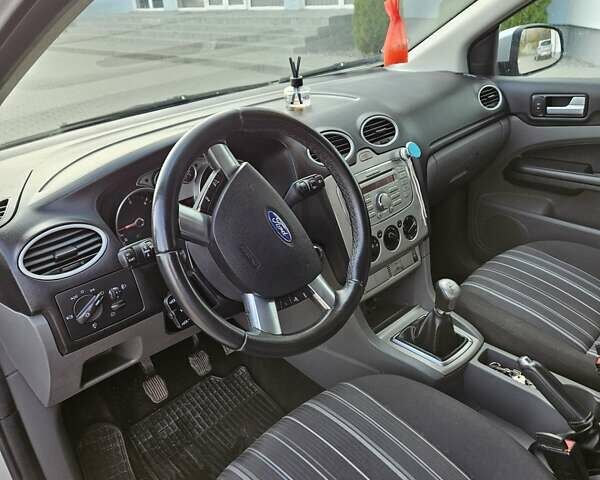 Серый Форд Фокус, объемом двигателя 1.56 л и пробегом 273 тыс. км за 4999 $, фото 7 на Automoto.ua