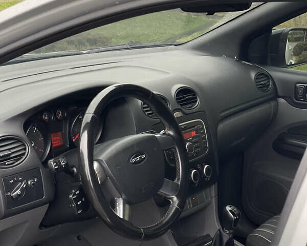 Серый Форд Фокус, объемом двигателя 1.6 л и пробегом 315 тыс. км за 4650 $, фото 18 на Automoto.ua