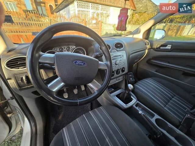 Серый Форд Фокус, объемом двигателя 1.56 л и пробегом 293 тыс. км за 5600 $, фото 5 на Automoto.ua