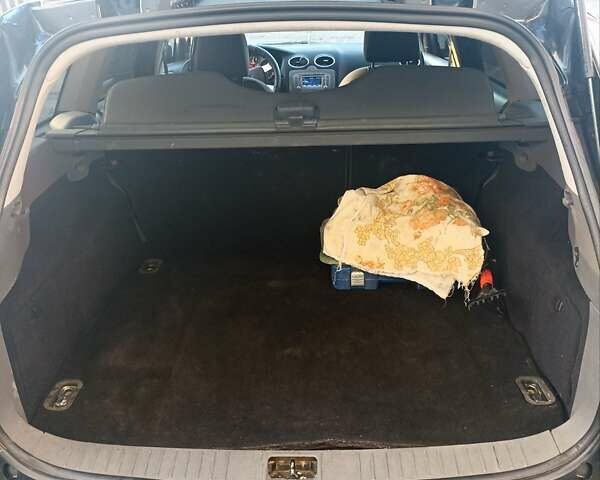 Серый Форд Фокус, объемом двигателя 1.6 л и пробегом 263 тыс. км за 5500 $, фото 7 на Automoto.ua