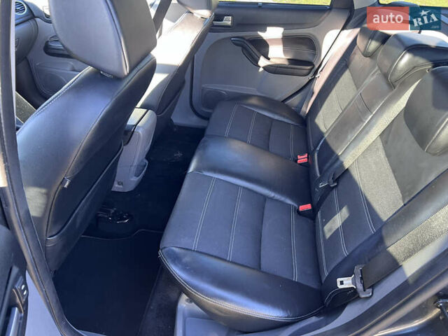 Серый Форд Фокус, объемом двигателя 1.6 л и пробегом 300 тыс. км за 5400 $, фото 9 на Automoto.ua