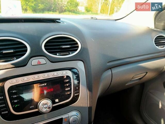 Серый Форд Фокус, объемом двигателя 1.8 л и пробегом 208 тыс. км за 5100 $, фото 15 на Automoto.ua