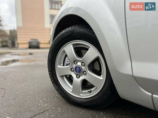 Серый Форд Фокус, объемом двигателя 1.6 л и пробегом 264 тыс. км за 4150 $, фото 4 на Automoto.ua