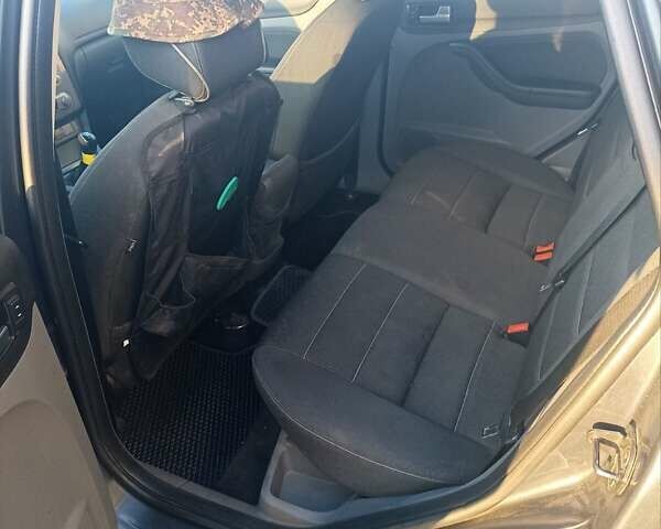 Серый Форд Фокус, объемом двигателя 1.6 л и пробегом 263 тыс. км за 5500 $, фото 4 на Automoto.ua