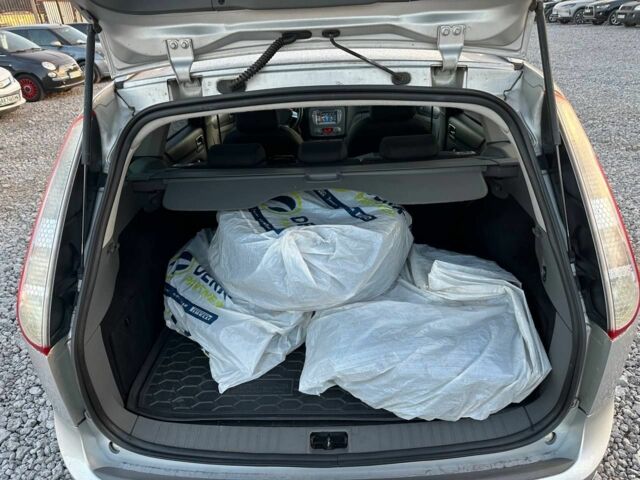 Серый Форд Фокус, объемом двигателя 1.6 л и пробегом 245 тыс. км за 5400 $, фото 7 на Automoto.ua