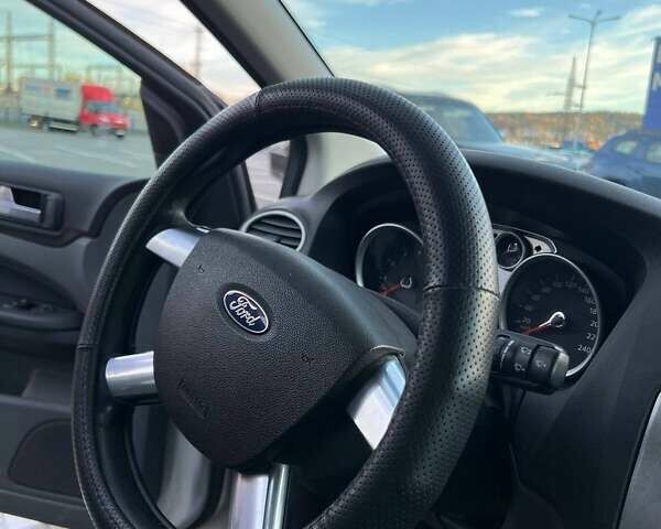 Серый Форд Фокус, объемом двигателя 1.6 л и пробегом 267 тыс. км за 4550 $, фото 12 на Automoto.ua