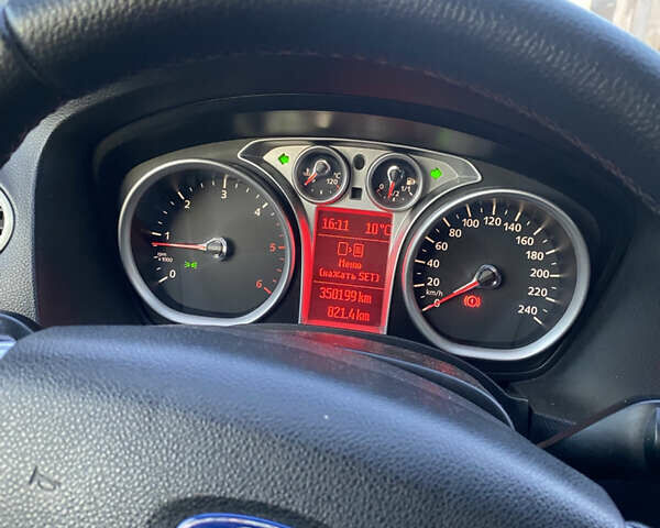 Серый Форд Фокус, объемом двигателя 1.56 л и пробегом 350 тыс. км за 4800 $, фото 12 на Automoto.ua