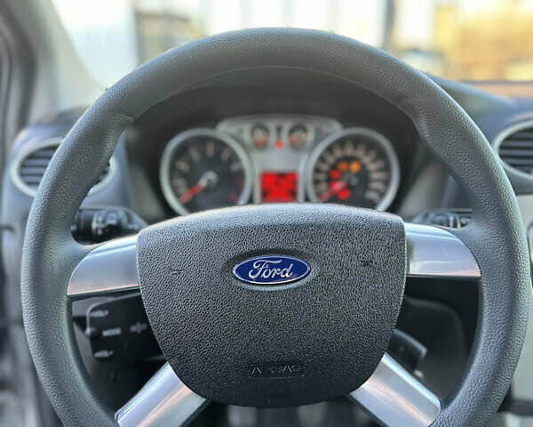 Серый Форд Фокус, объемом двигателя 1.6 л и пробегом 210 тыс. км за 5200 $, фото 49 на Automoto.ua