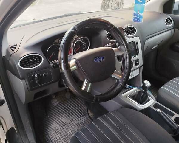 Сірий Форд Фокус, об'ємом двигуна 1.56 л та пробігом 204 тис. км за 4900 $, фото 9 на Automoto.ua