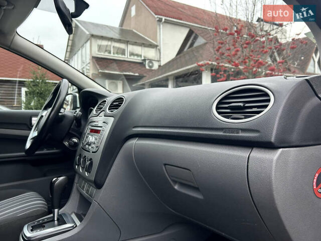 Сірий Форд Фокус, об'ємом двигуна 1.6 л та пробігом 165 тис. км за 6499 $, фото 67 на Automoto.ua
