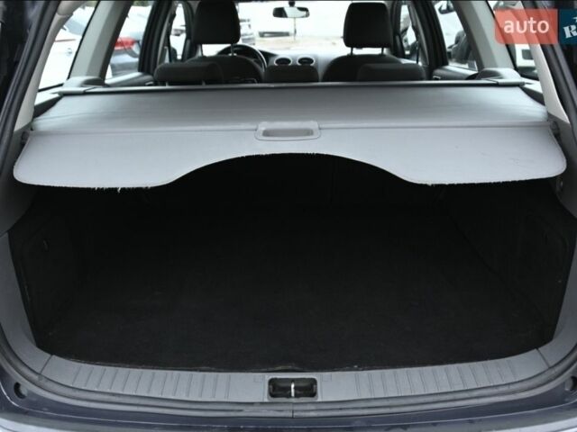 Серый Форд Фокус, объемом двигателя 1.6 л и пробегом 231 тыс. км за 5200 $, фото 7 на Automoto.ua