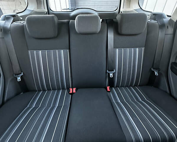 Серый Форд Фокус, объемом двигателя 1.6 л и пробегом 210 тыс. км за 5200 $, фото 66 на Automoto.ua