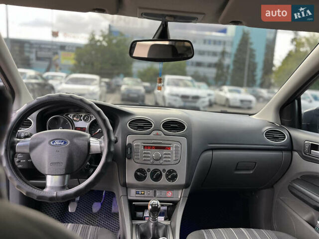 Серый Форд Фокус, объемом двигателя 1.6 л и пробегом 315 тыс. км за 5600 $, фото 11 на Automoto.ua