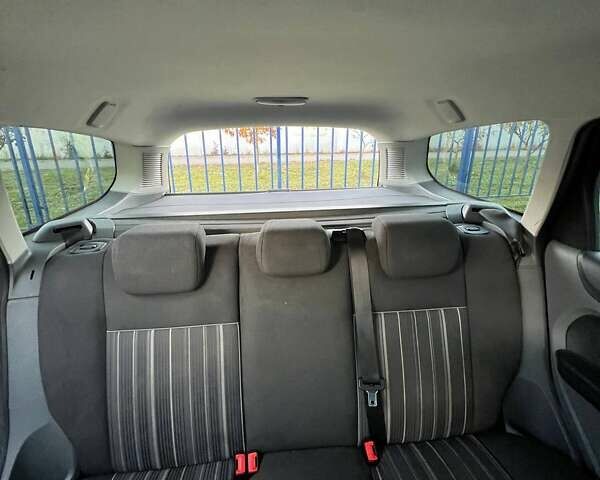 Серый Форд Фокус, объемом двигателя 1.6 л и пробегом 267 тыс. км за 4550 $, фото 7 на Automoto.ua