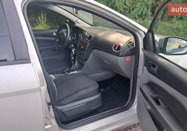 Серый Форд Фокус, объемом двигателя 1.6 л и пробегом 425 тыс. км за 4200 $, фото 23 на Automoto.ua