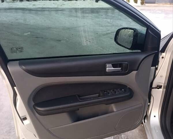 Сірий Форд Фокус, об'ємом двигуна 1.6 л та пробігом 225 тис. км за 5300 $, фото 17 на Automoto.ua