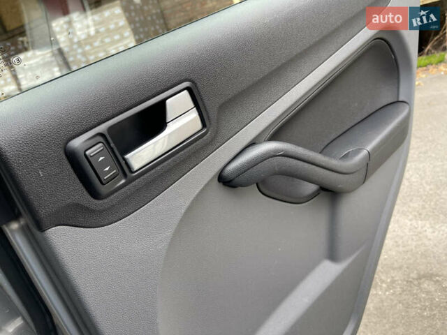 Серый Форд Фокус, объемом двигателя 1.6 л и пробегом 316 тыс. км за 4350 $, фото 14 на Automoto.ua